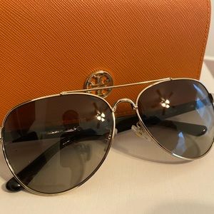 Tory Burch like new sunglasses 🕶